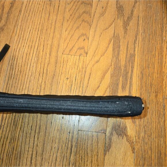 Vera Bradley on the go wristlet in black. Nice condition - Picture 3 of 7